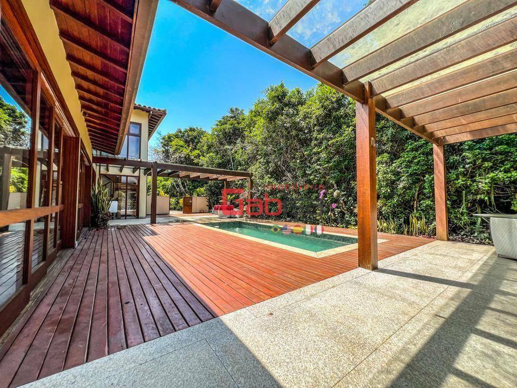 Casa de Condomínio à venda com 4 quartos, 242m² - Foto 1