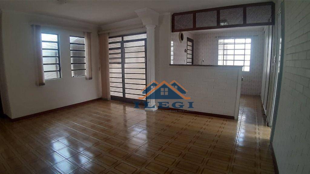 Casa à venda com 3 quartos, 167m² - Foto 2