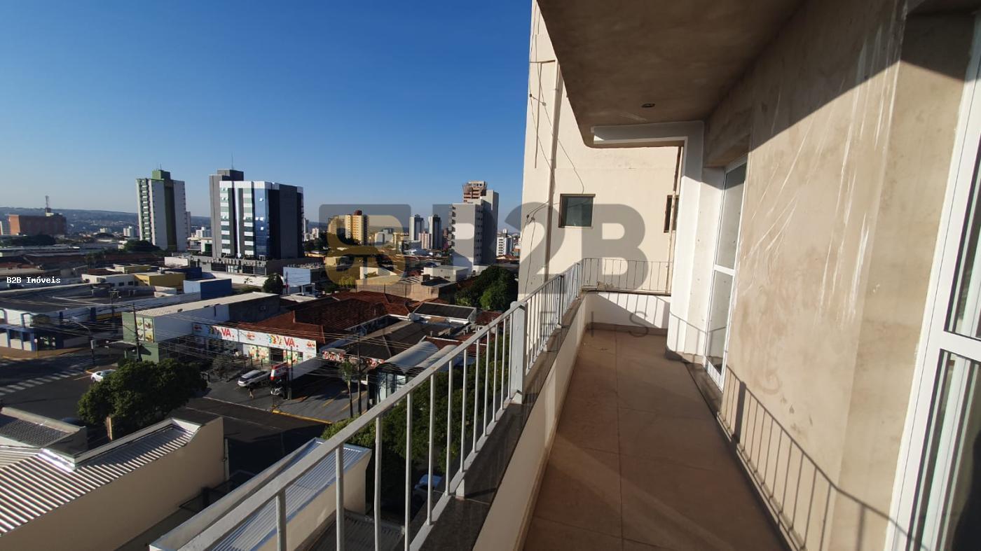 Apartamento à venda com 3 quartos, 160m² - Foto 2