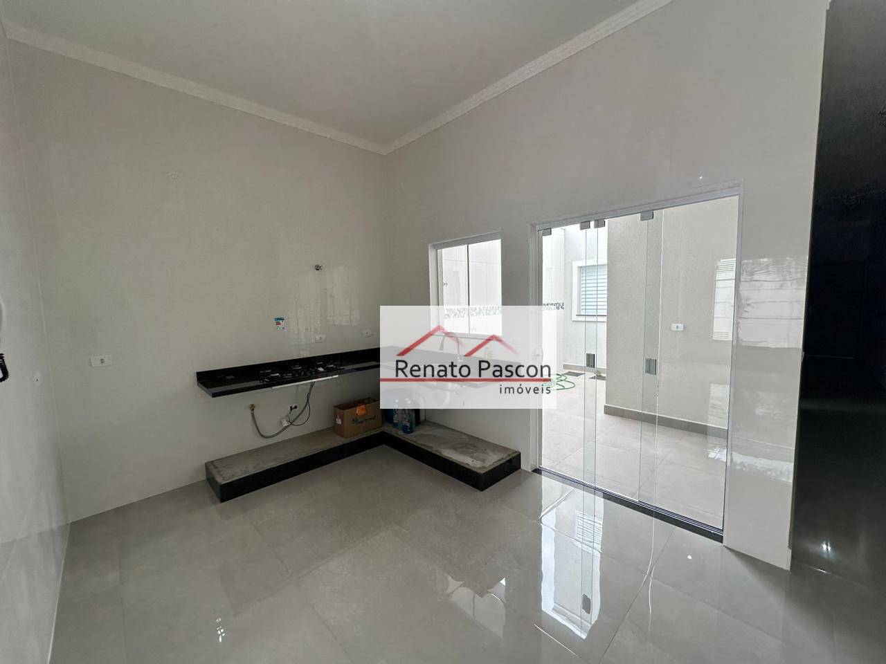 Casa à venda com 3 quartos, 99m² - Foto 1