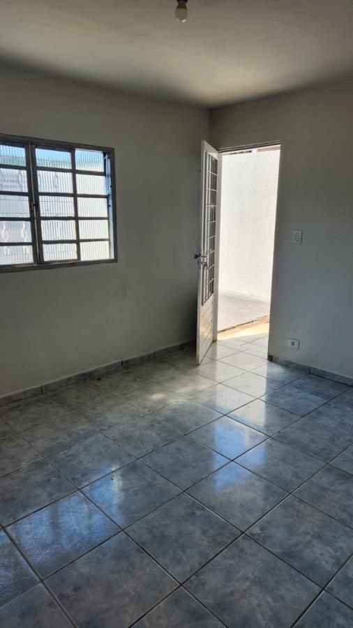 Casa à venda com 2 quartos, 240m² - Foto 2