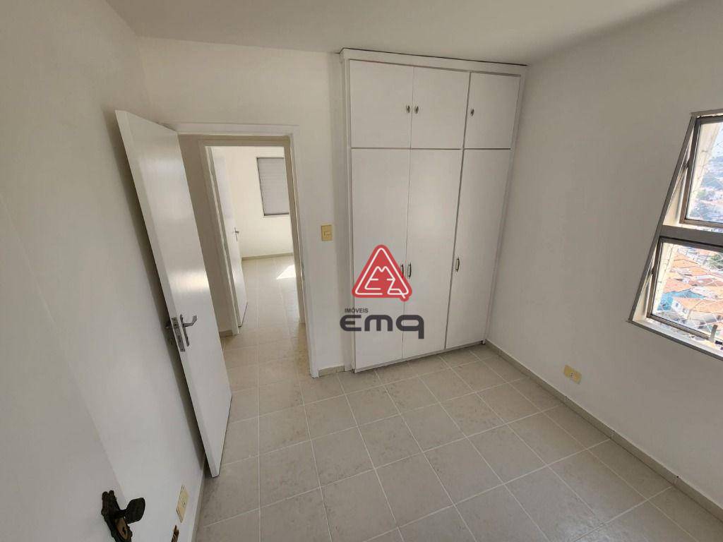 Apartamento à venda com 3 quartos, 70m² - Foto 2