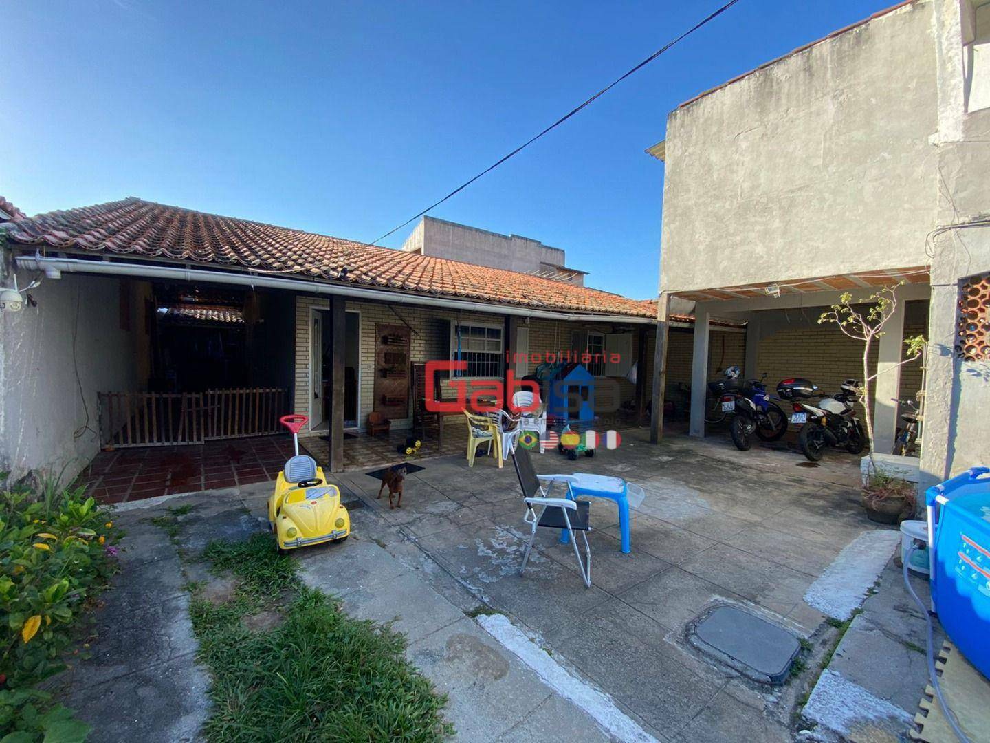 Casa à venda com 4 quartos, 360m² - Foto 1