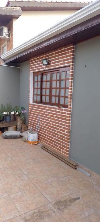 Casa à venda com 3 quartos, 105m² - Foto 1