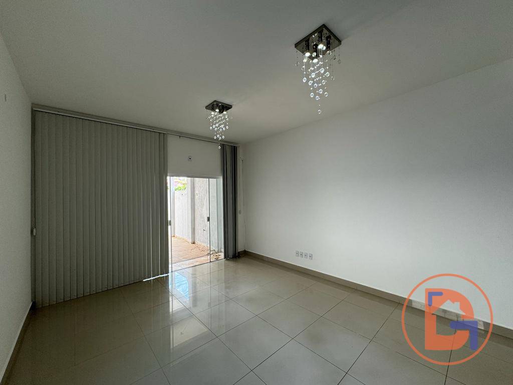 Casa à venda com 2 quartos, 96m² - Foto 4