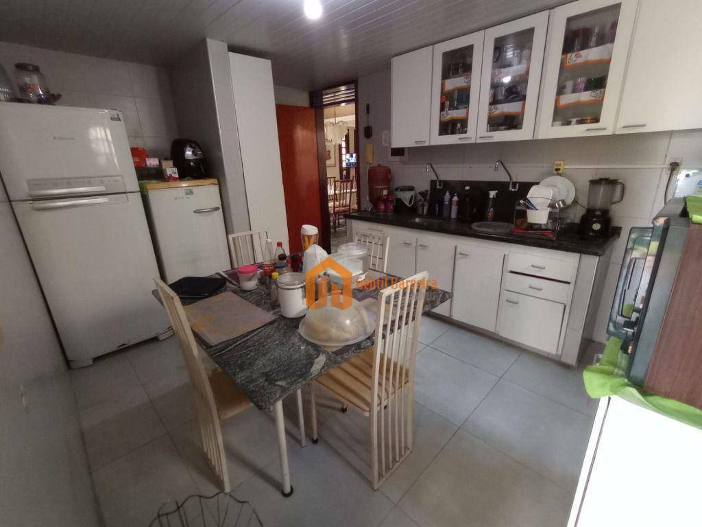 Casa de Condomínio à venda com 3 quartos, 302m² - Foto 11