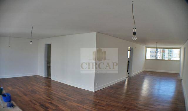 Apartamento à venda com 3 quartos, 246m² - Foto 2