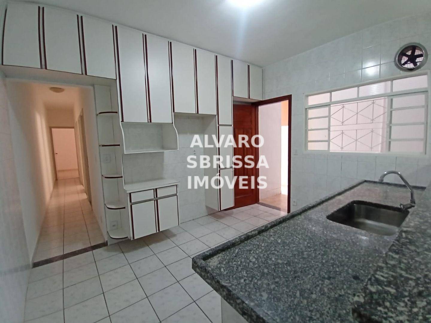 Casa à venda com 3 quartos, 130m² - Foto 2