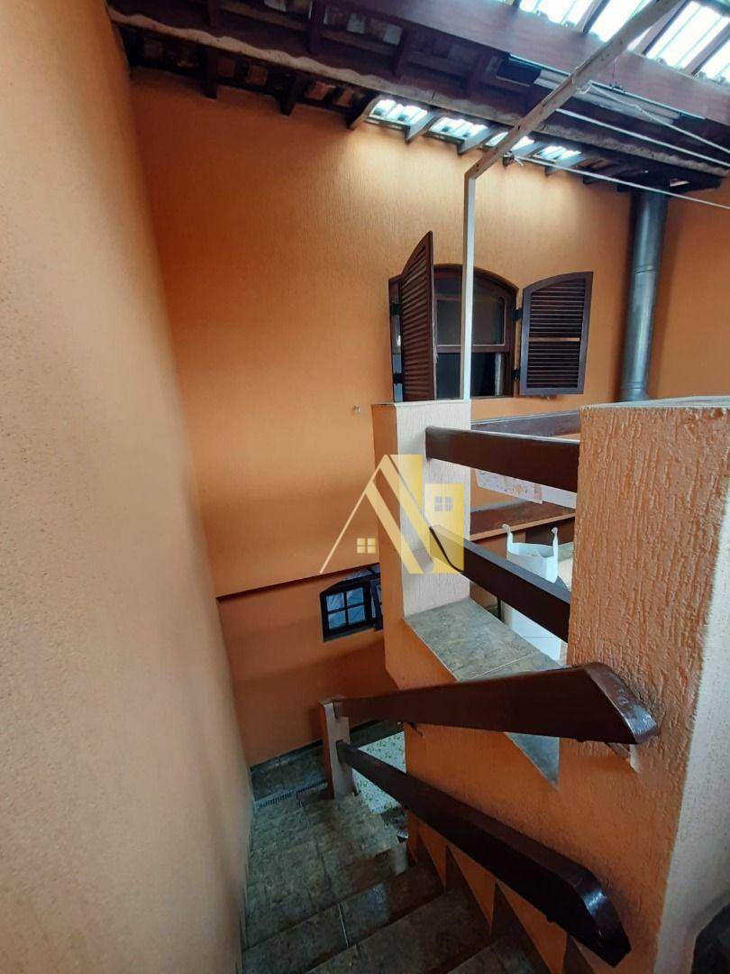 Sobrado à venda com 3 quartos, 180m² - Foto 4