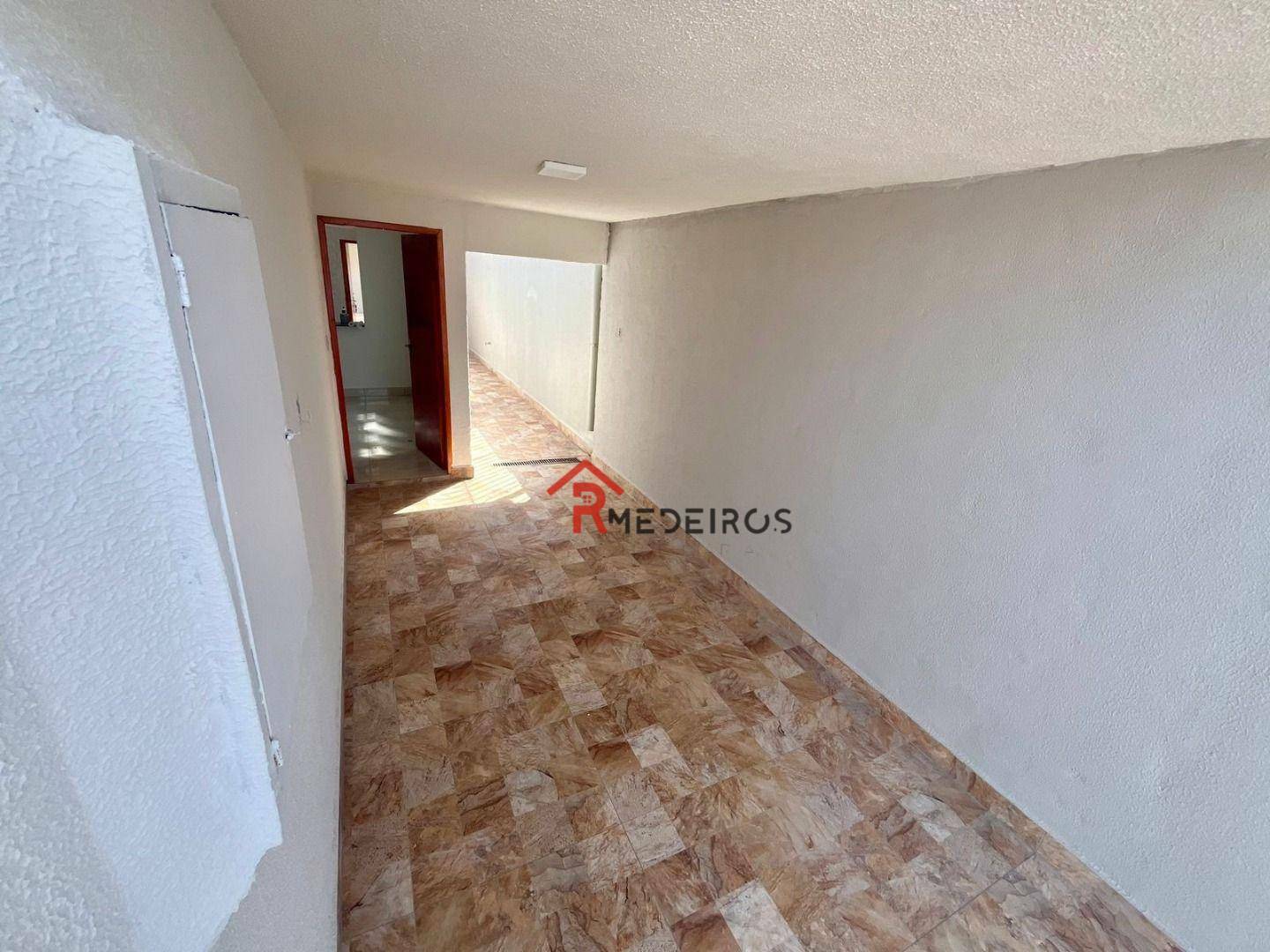 Casa à venda com 2 quartos, 70m² - Foto 14