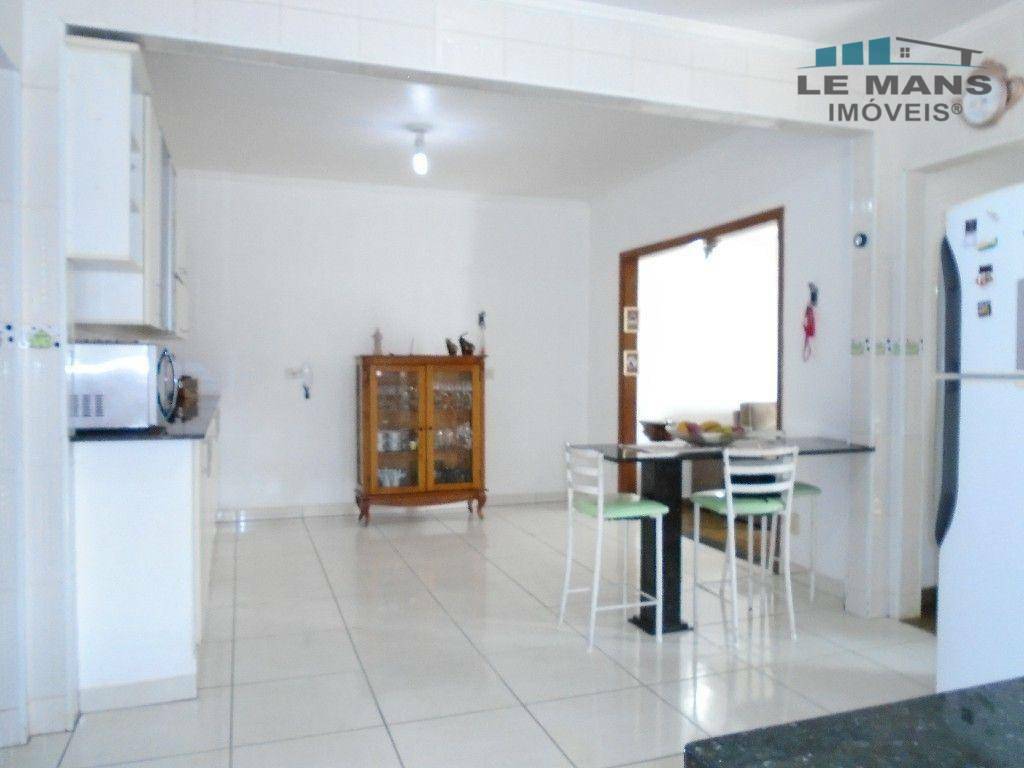 Casa à venda com 3 quartos, 148m² - Foto 13