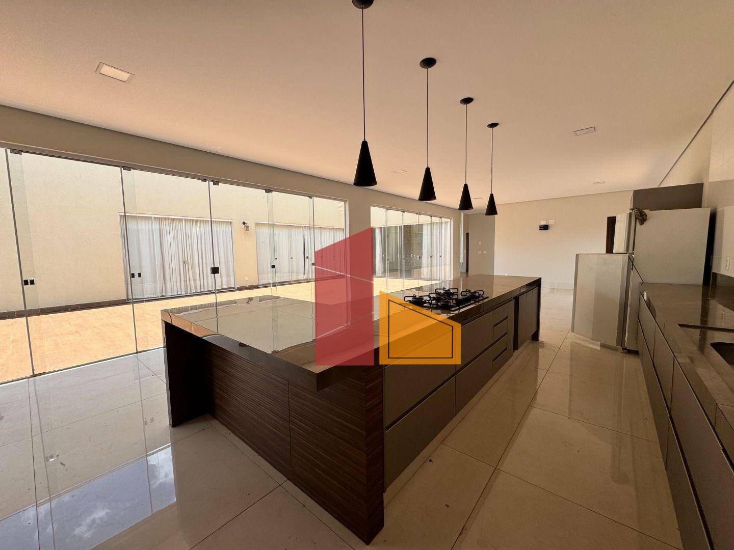 Casa de Condomínio à venda e aluguel com 4 quartos, 265m² - Foto 1