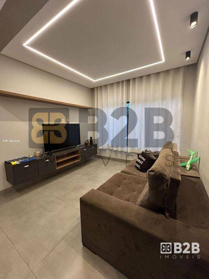 Casa à venda com 3 quartos, 300m² - Foto 2