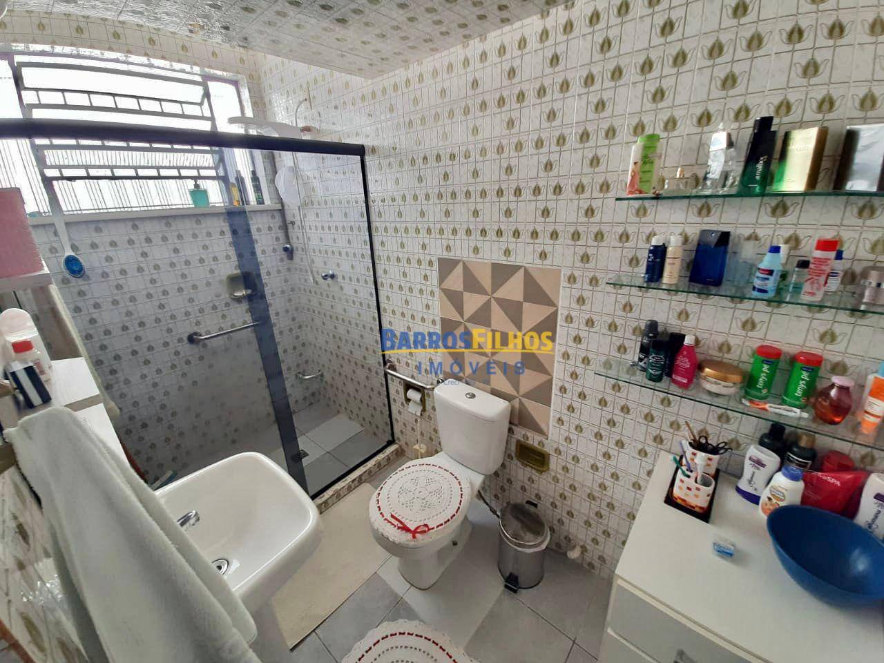 Casa à venda com 5 quartos, 300m² - Foto 17