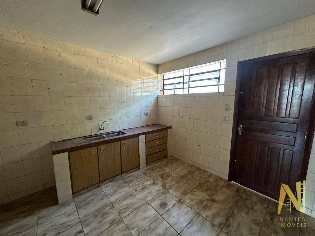 Casa à venda com 3 quartos, 260m² - Foto 4