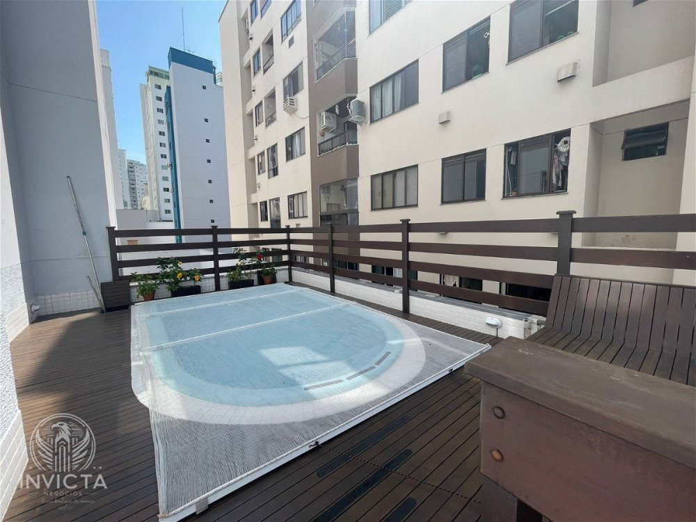 Apartamento à venda com 3 quartos, 226m² - Foto 2