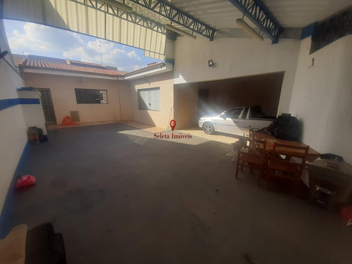 Casa à venda com 2 quartos, 250m² - Foto 3