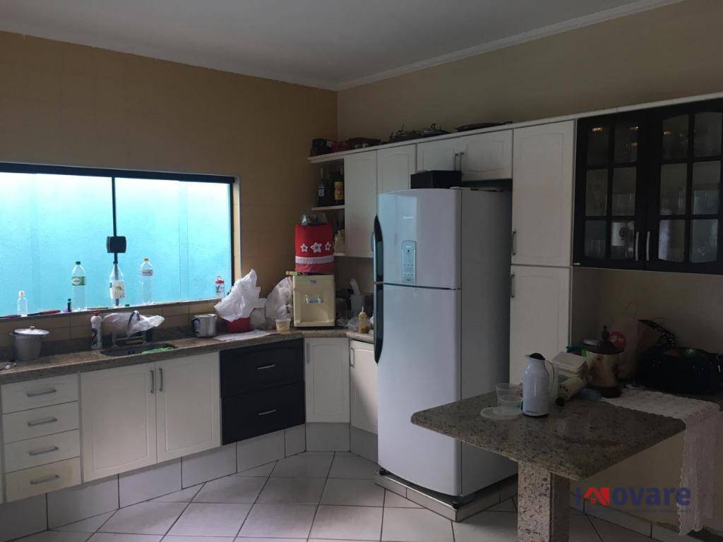 Casa à venda com 3 quartos, 192m² - Foto 1