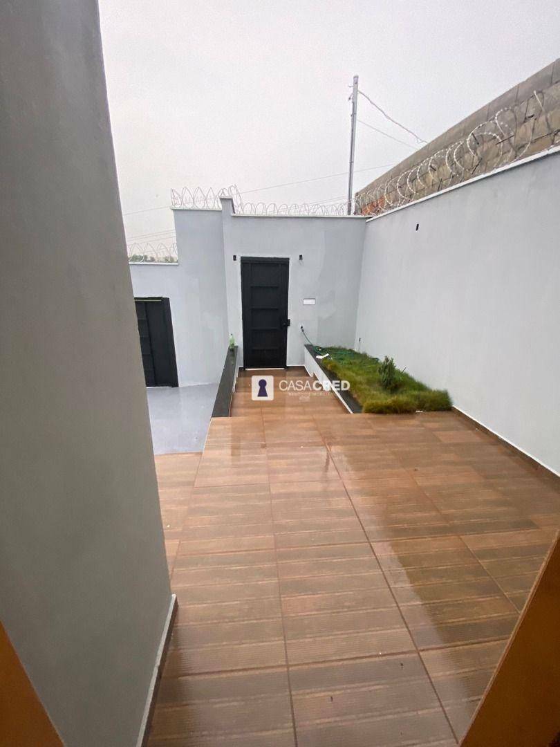 Casa à venda com 2 quartos, 90m² - Foto 2