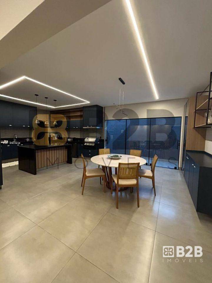 Casa à venda com 3 quartos, 300m² - Foto 4