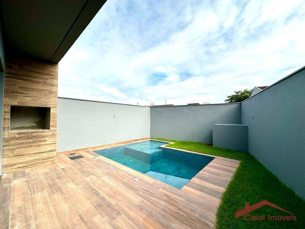 Casa à venda com 3 quartos, 189m² - Foto 4