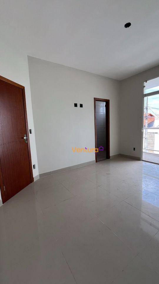 Casa à venda com 3 quartos, 117m² - Foto 2