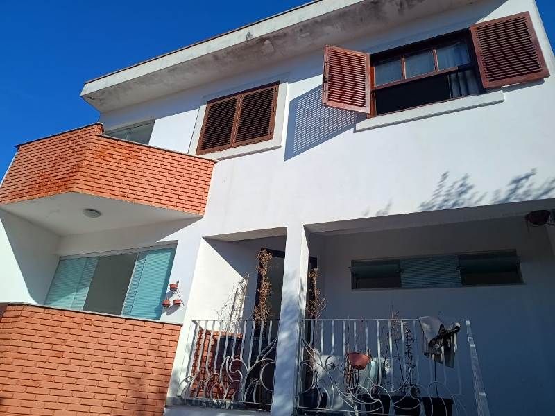 Sobrado à venda com 3 quartos, 182m² - Foto 1