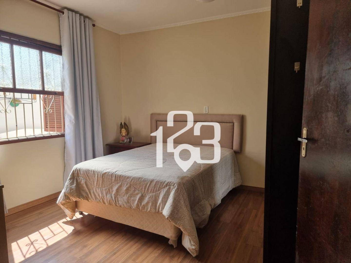 Casa à venda com 4 quartos, 189m² - Foto 8