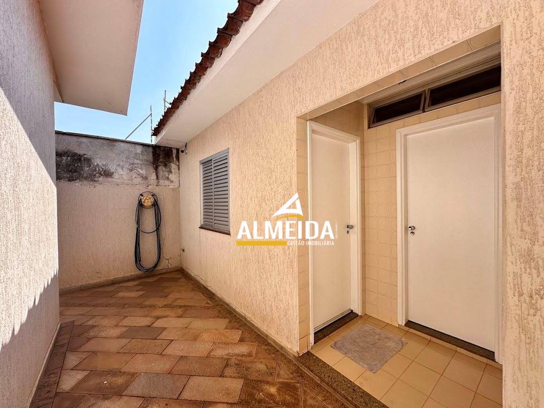 Casa, 3 quartos, 334 m² - Foto 2