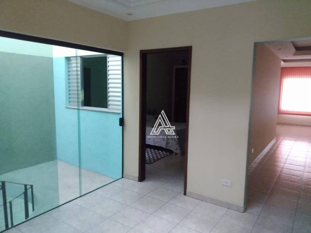 Sobrado à venda com 3 quartos, 242m² - Foto 2