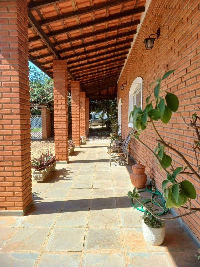 Casa de Condomínio para alugar com 3 quartos, 380m² - Foto 1