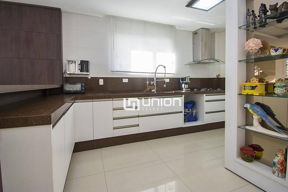 Apartamento à venda com 4 quartos, 200m² - Foto 8