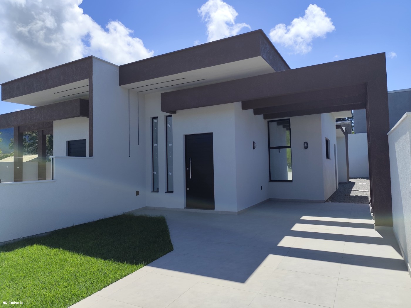Casa à venda com 2 quartos, 79m² - Foto 1