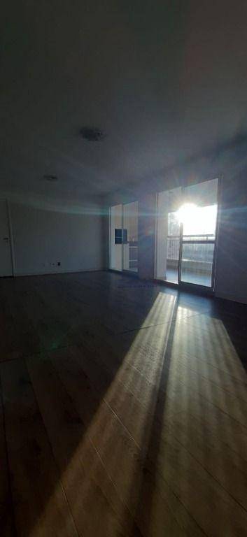 Apartamento à venda com 3 quartos, 122m² - Foto 22