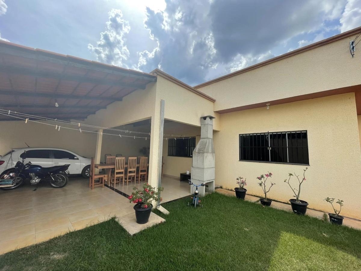 Casa à venda com 3 quartos, 300m² - Foto 1