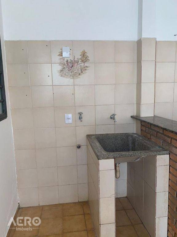 Casa para alugar com 2 quartos, 200m² - Foto 18