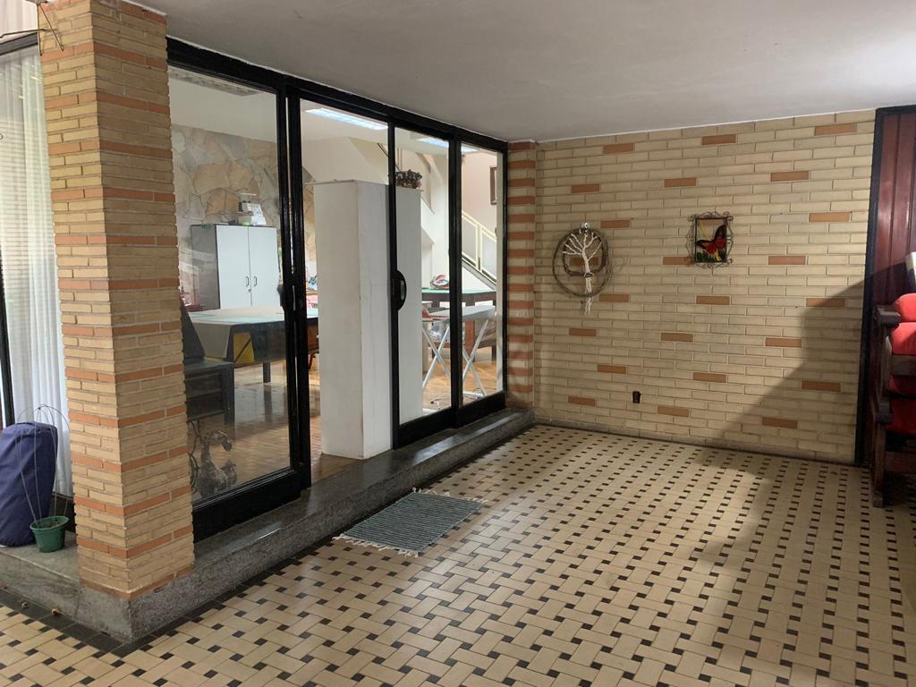 Casa à venda com 3 quartos, 255m² - Foto 3