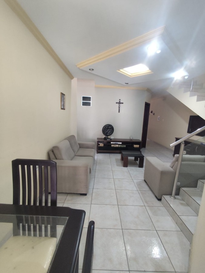 Casa à venda com 5 quartos, 200m² - Foto 3