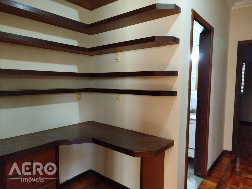 Casa para alugar com 3 quartos, 184m² - Foto 29