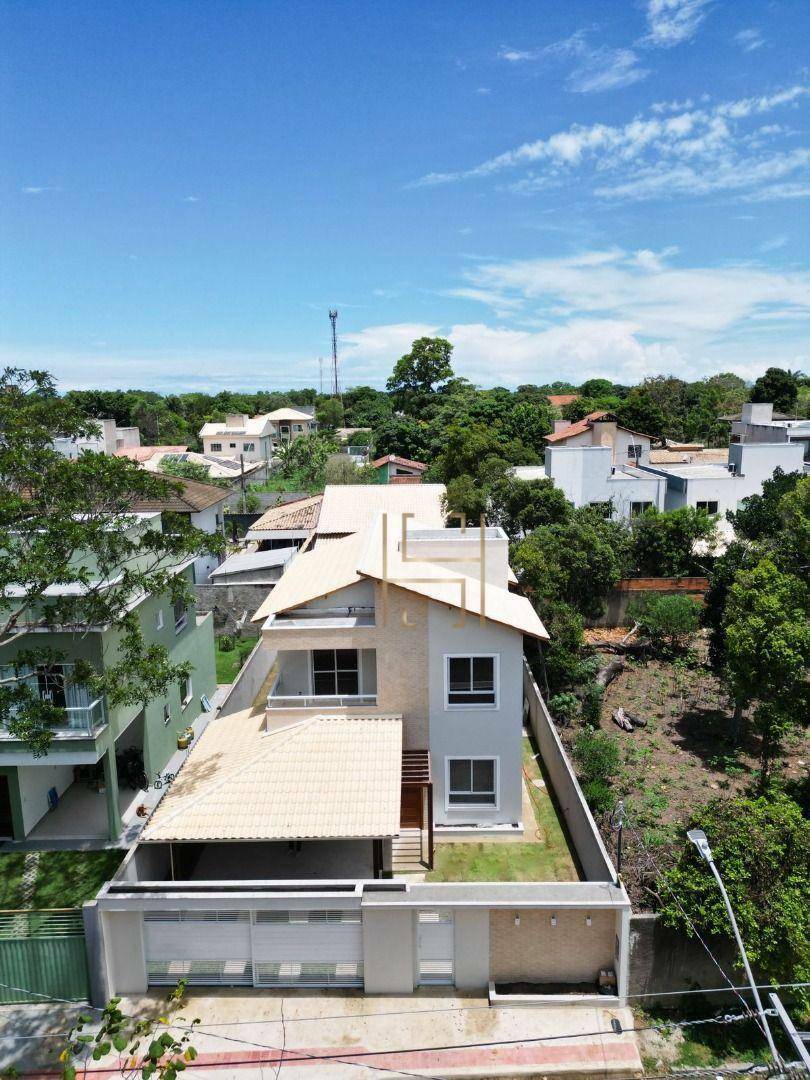 Casa à venda com 3 quartos, 198m² - Foto 1