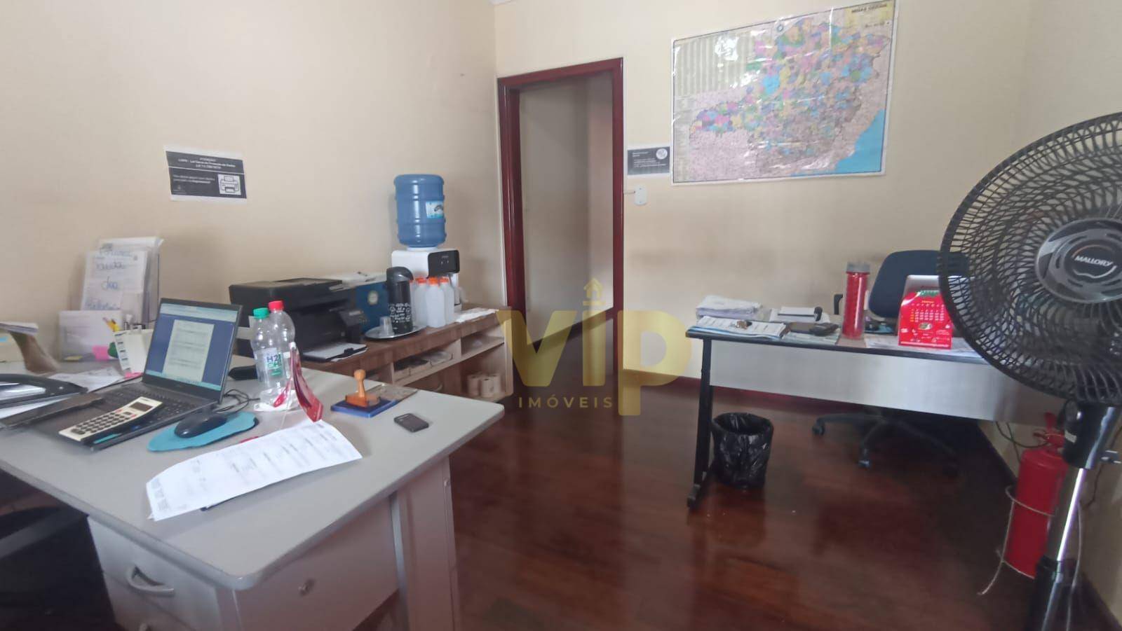 Casa à venda com 3 quartos, 100m² - Foto 1