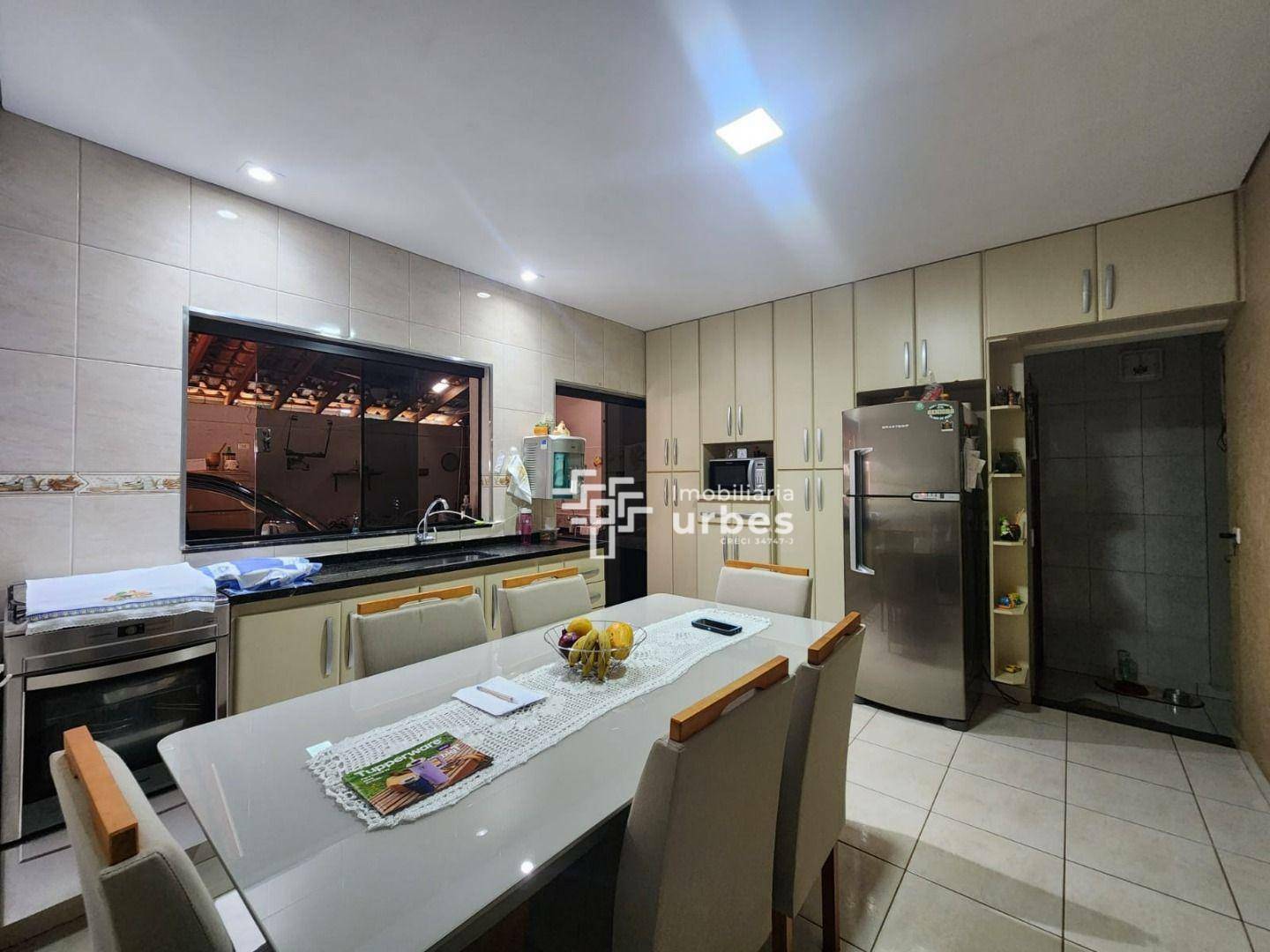 Casa à venda com 2 quartos, 90m² - Foto 4