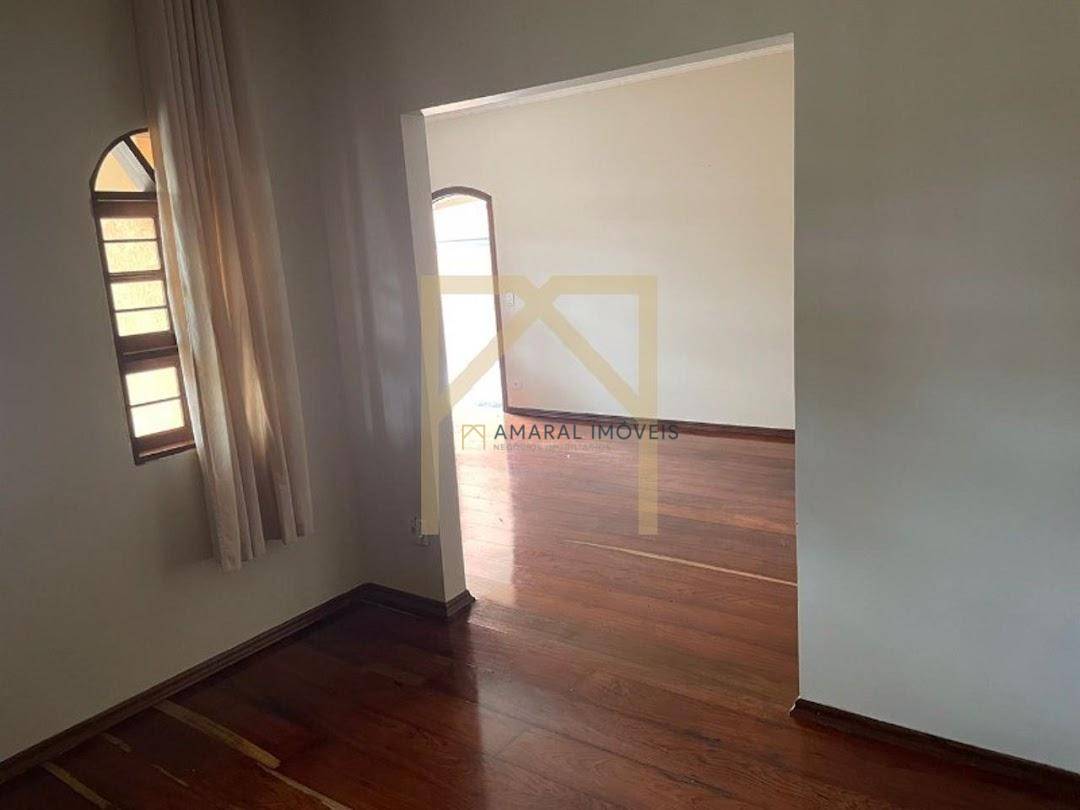 Casa à venda com 3 quartos, 200m² - Foto 11