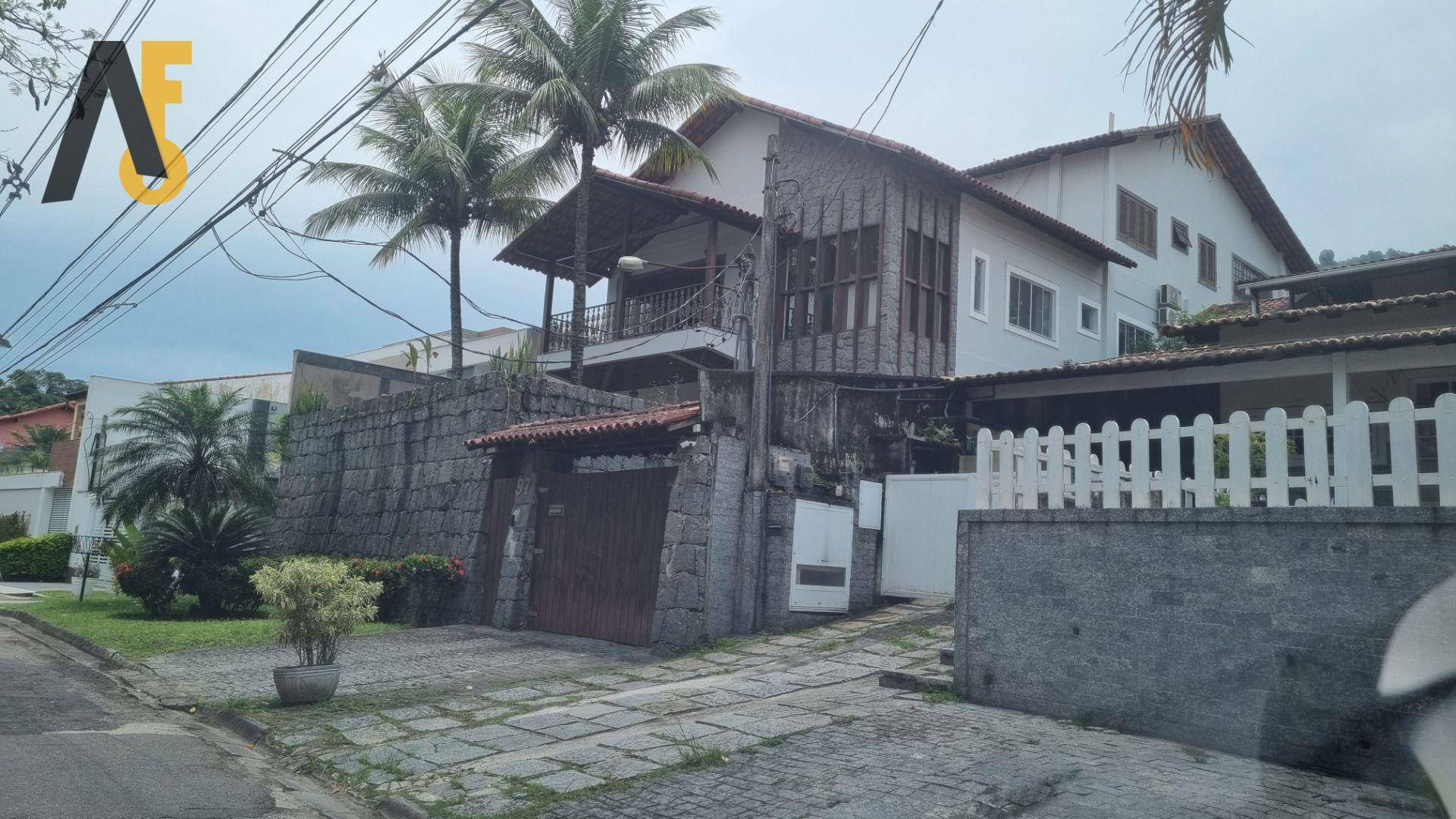 Casa de Condomínio à venda com 6 quartos, 391m² - Foto 2