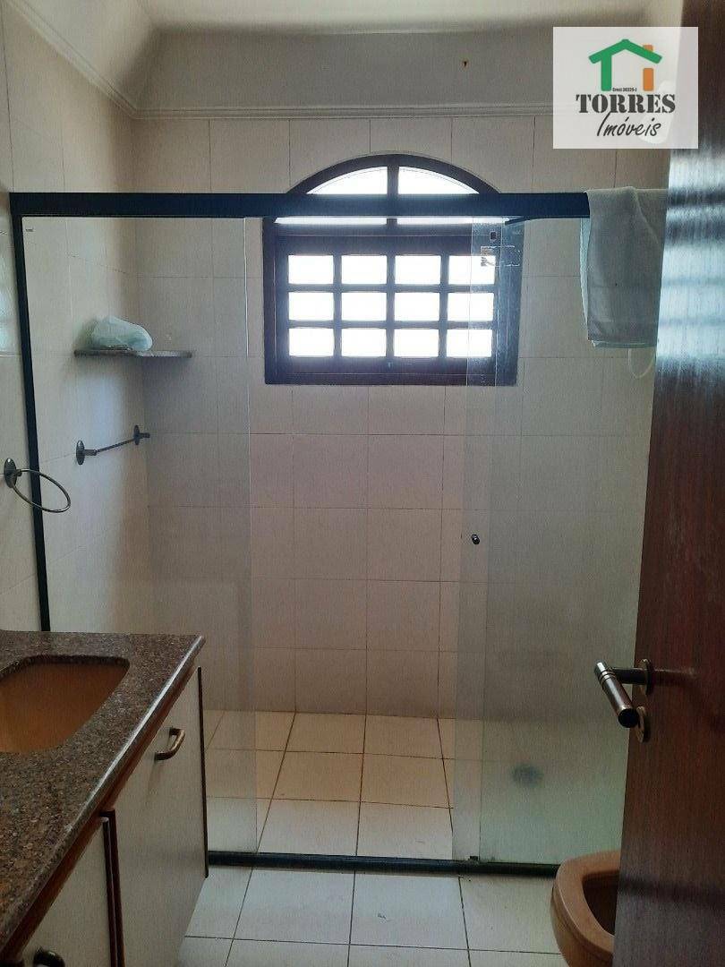 Sobrado à venda com 3 quartos, 300m² - Foto 3