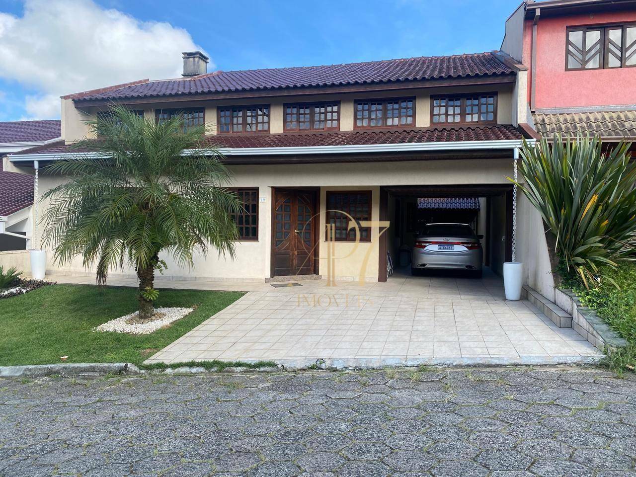 Casa de Condomínio à venda com 3 quartos, 240m² - Foto 1