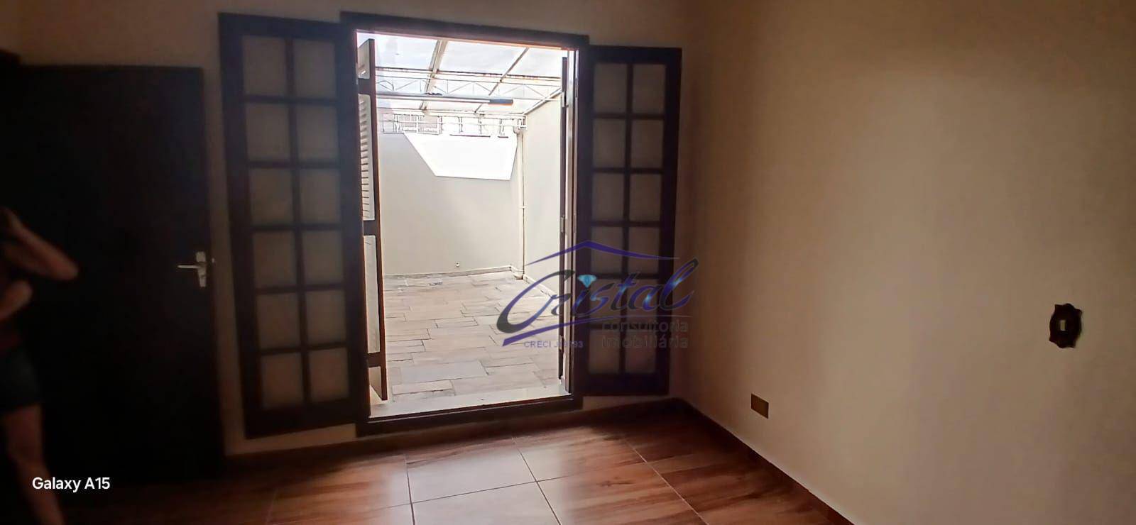 Casa para alugar com 4 quartos, 250m² - Foto 13