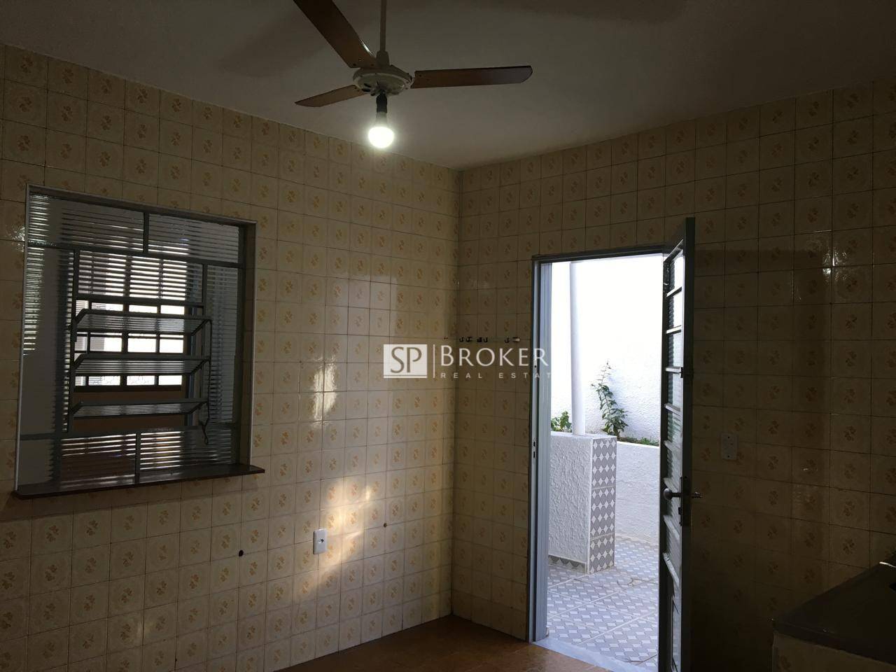 Casa à venda com 4 quartos, 180m² - Foto 14