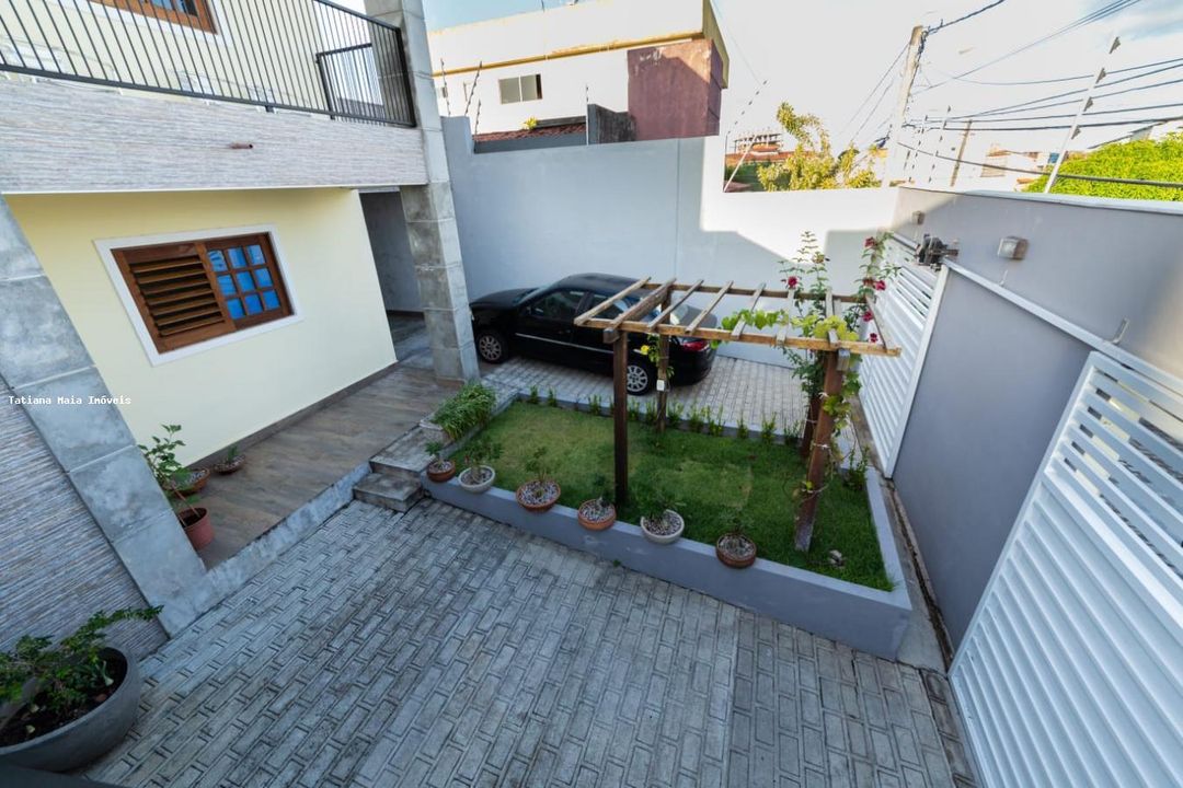 Casa à venda com 6 quartos, 300m² - Foto 3