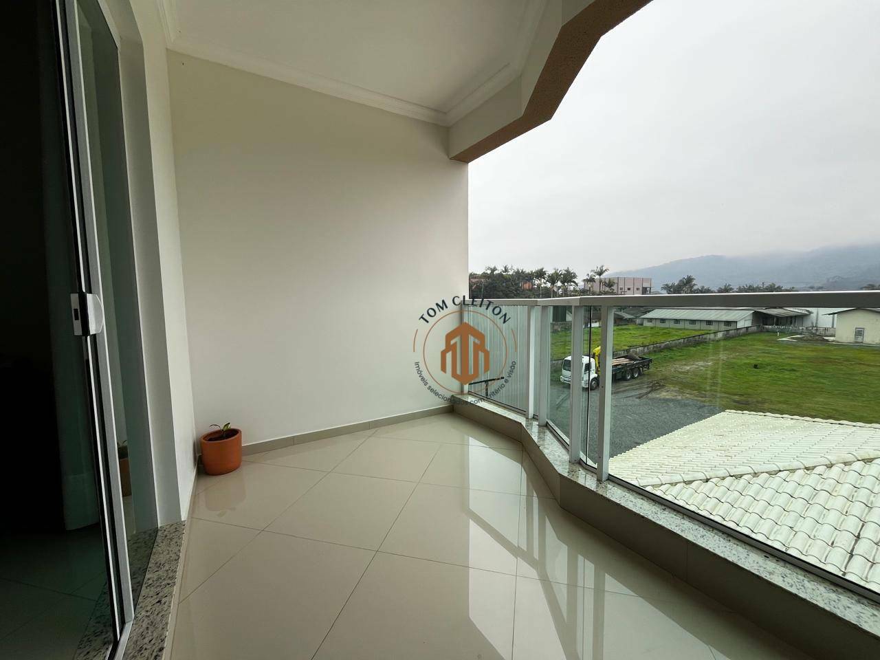 Apartamento à venda com 3 quartos, 111m² - Foto 2